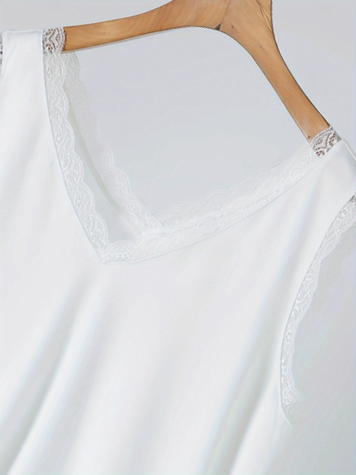 Chaleco versátil para mujer de tallas grandes con costura de encaje en contraste