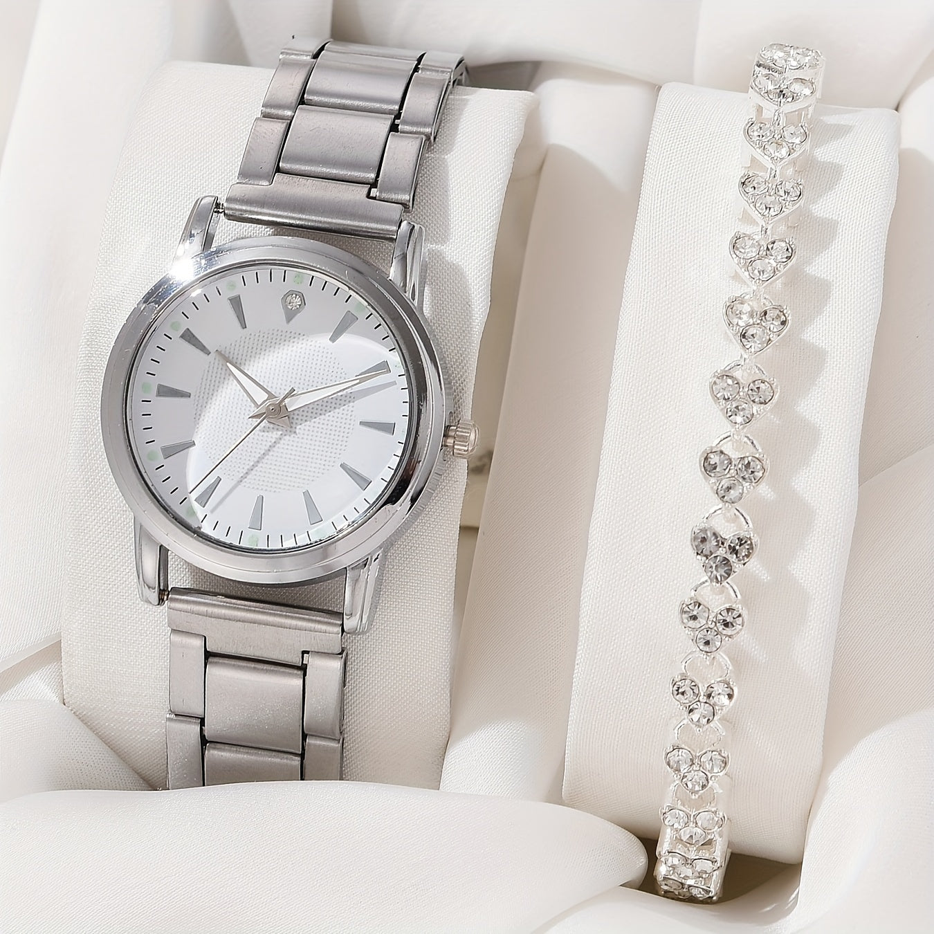 Ladies' Gold Quartz Watch Set with 2 Pieces Elegant Classic Accessories