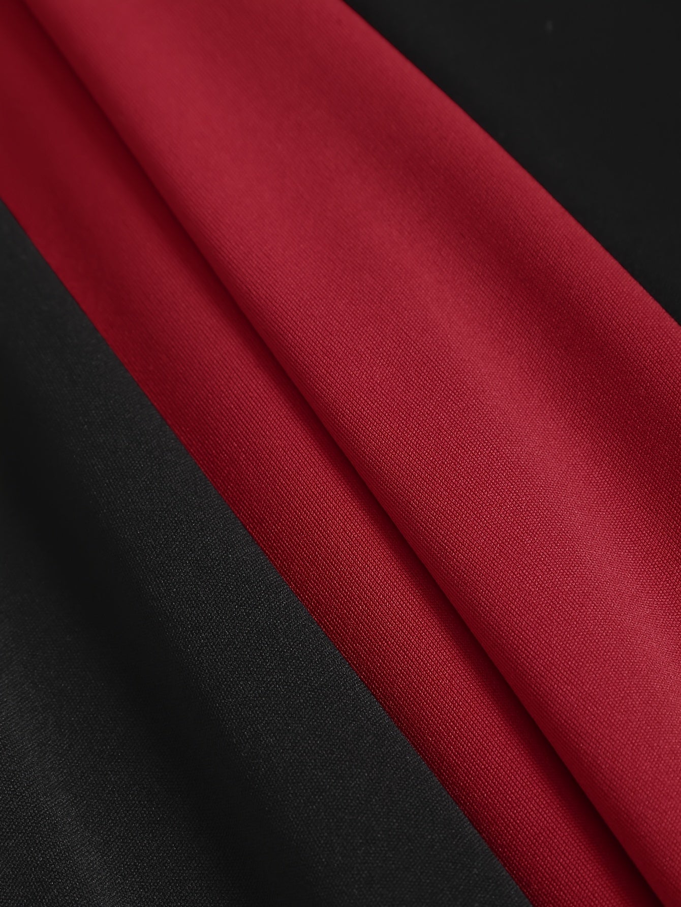 Falda de talla grande en línea A de cintura alta con bloques de color y cordón, ligera y de poliéster, negro y rojo