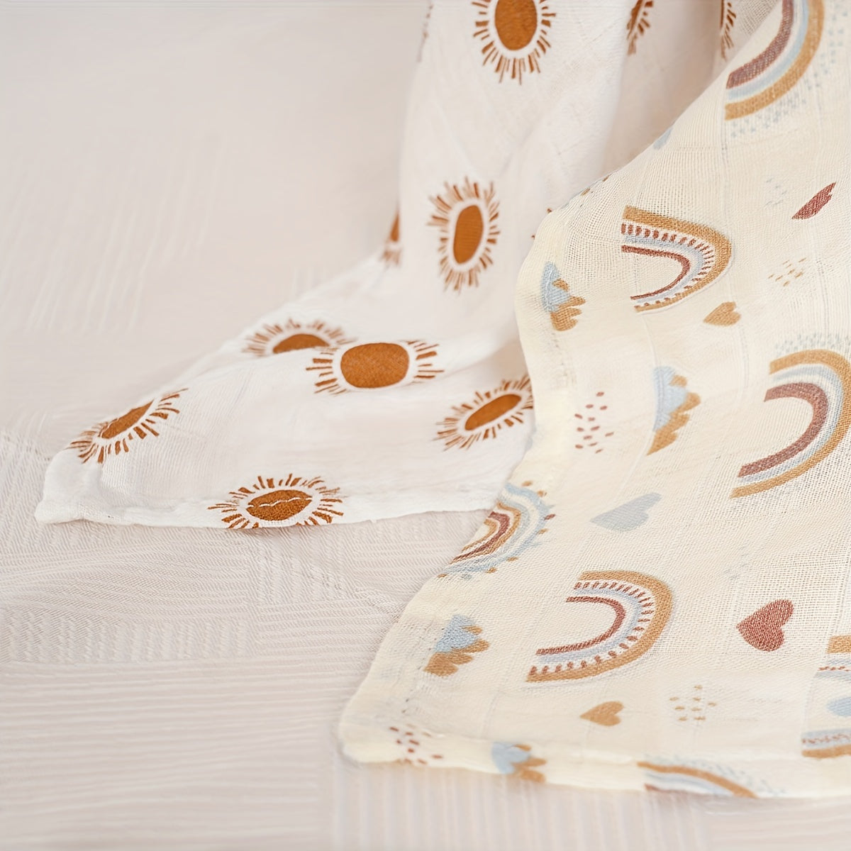 Juego de 4 mantas de muselina con arcoíris y sol para bebé con baberos de alimentación de bambú y paños para eructar