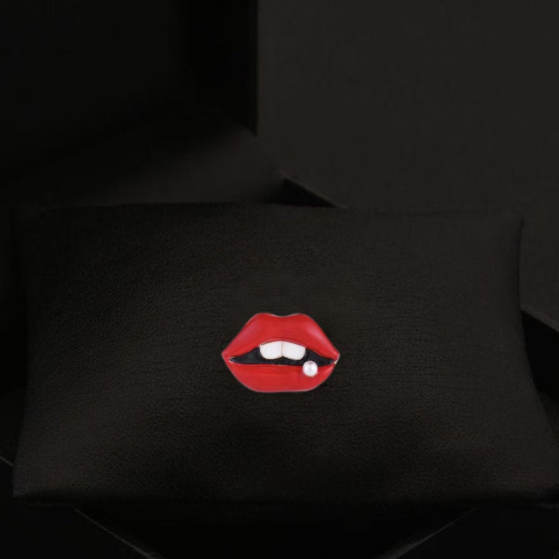 Red Lips Brooch Pin Acrylic Fashion Accessory for Women