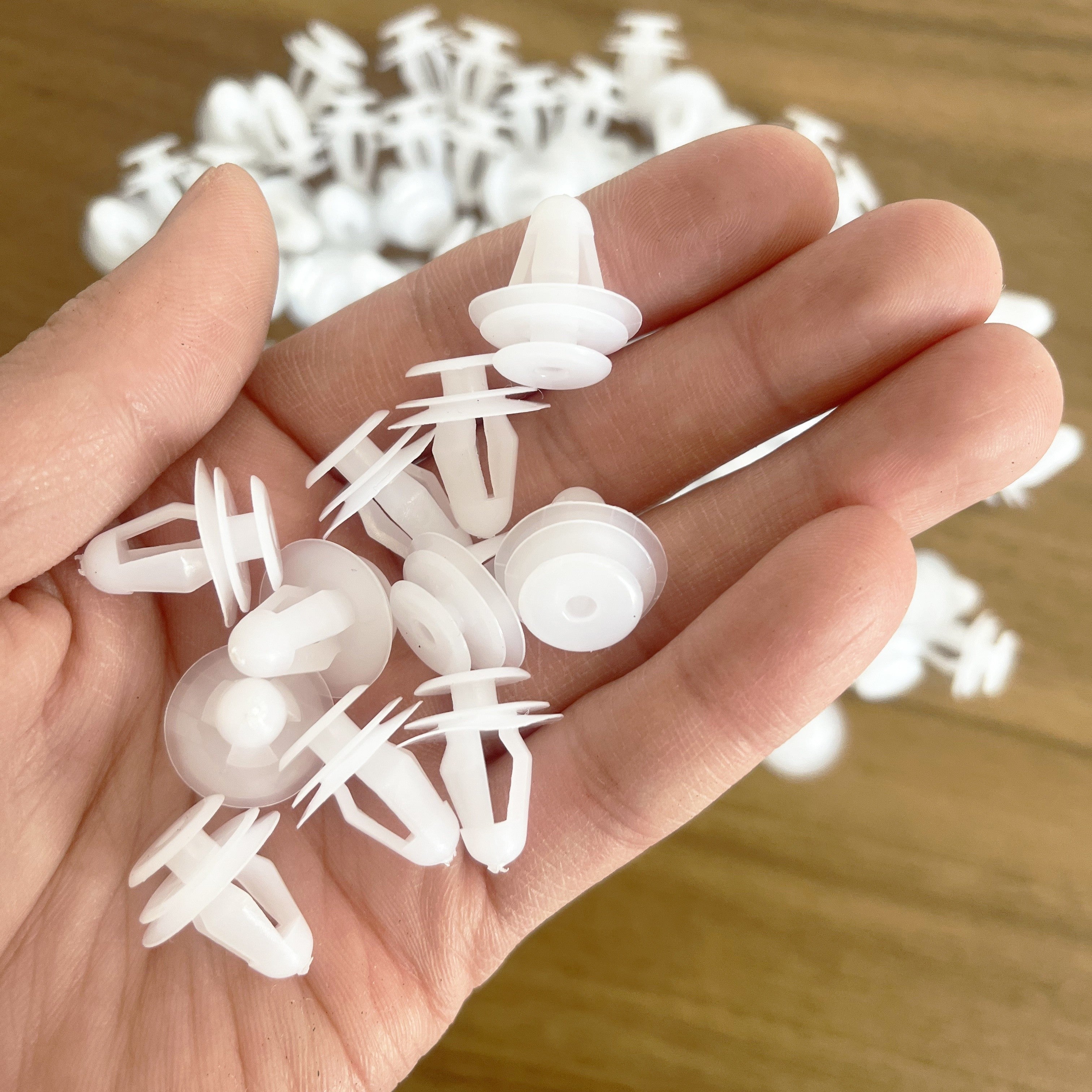 Avtomobil plastmassa fastenerlari 8mm naylon tokchalar uchun avtomobil eshiklari, bagajlar, ichki qism uchun 100 dona