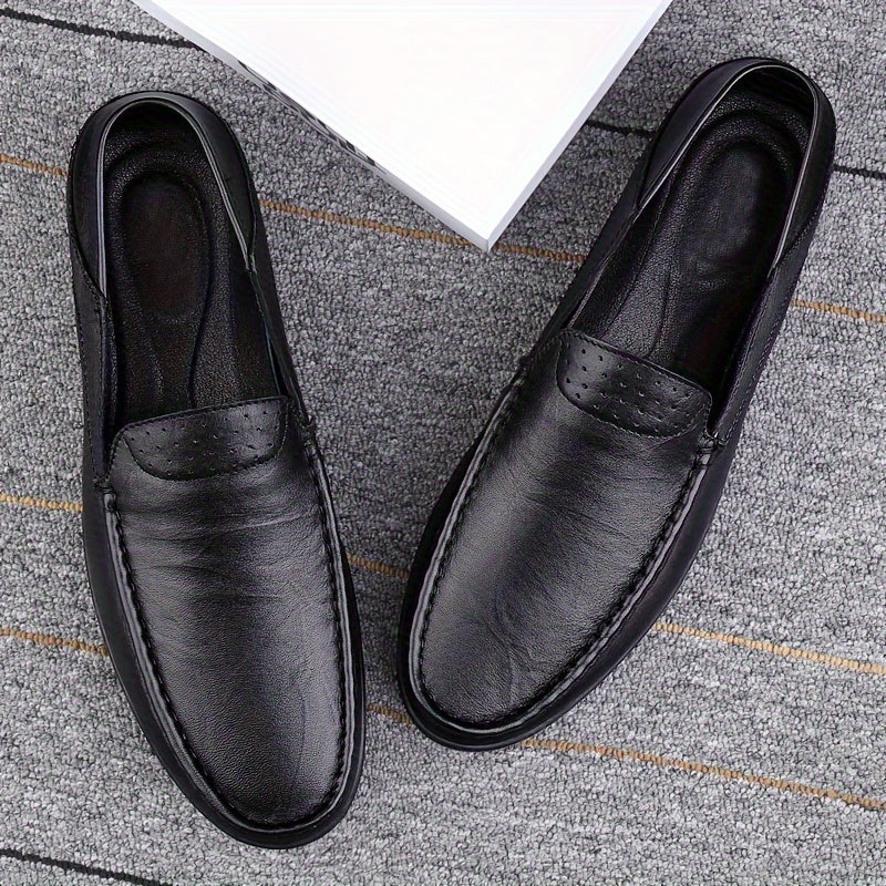 Erkaklar uchun yengil mol go'shti terisidan tayyorlangan, mustahkamlik va qulaylik uchun sirpanmaydigan kauchuk taglikka ega loaferlar.