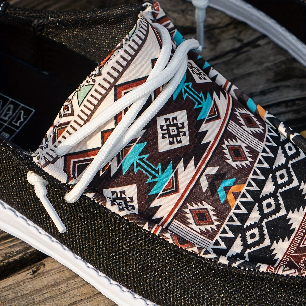 Women's Canvas Sneakers Geometric Pattern Round Toe Casual Low Top Shoes