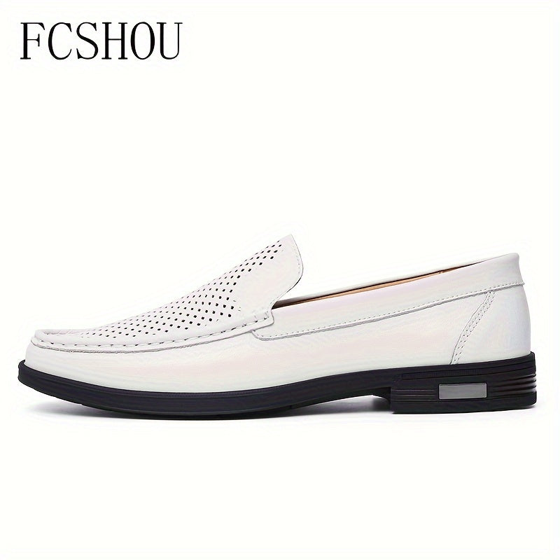 Katta o'lchamdagi erkaklar uchun bir rangli bo'lak teridan tayyorlangan, qulay yumshoq taglik va sirpanmaydigan mustahkam dizaynga ega slip-on loafer poyabzallari - tasodifiy yurish uchun mukammal.
