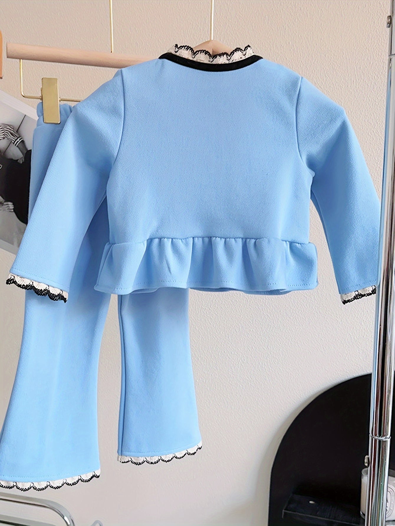 Девочкиный весенне-осенний комплект одежды: кардиган с рюшами и расклешённые брюки из полиэстера