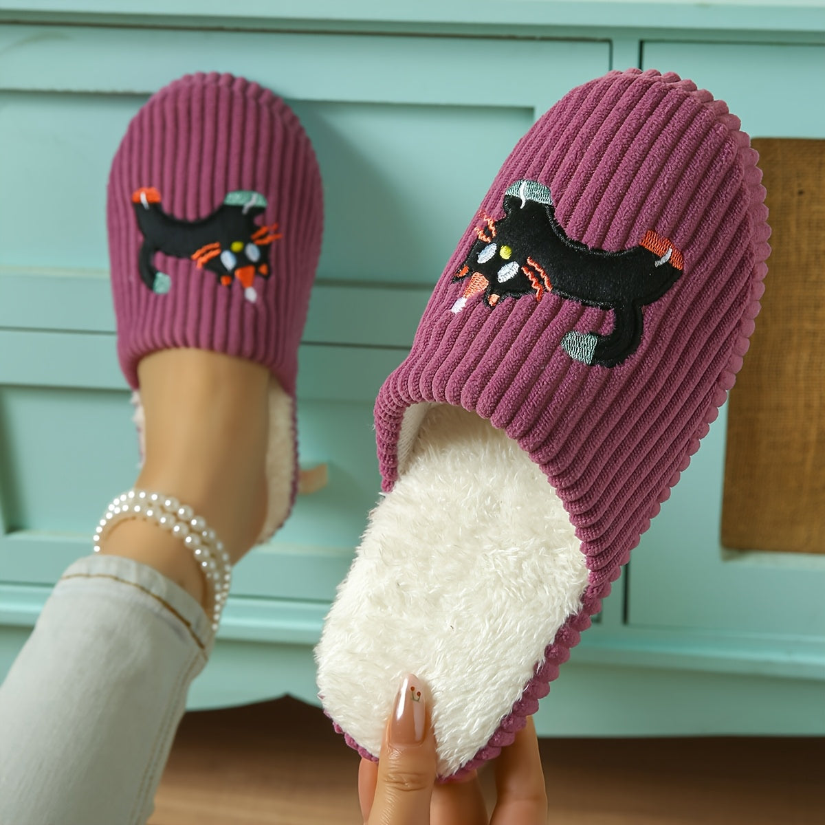 Women's Soft Slip-On Slippers with Cartoon Cat Design Light Beige Non-Slip