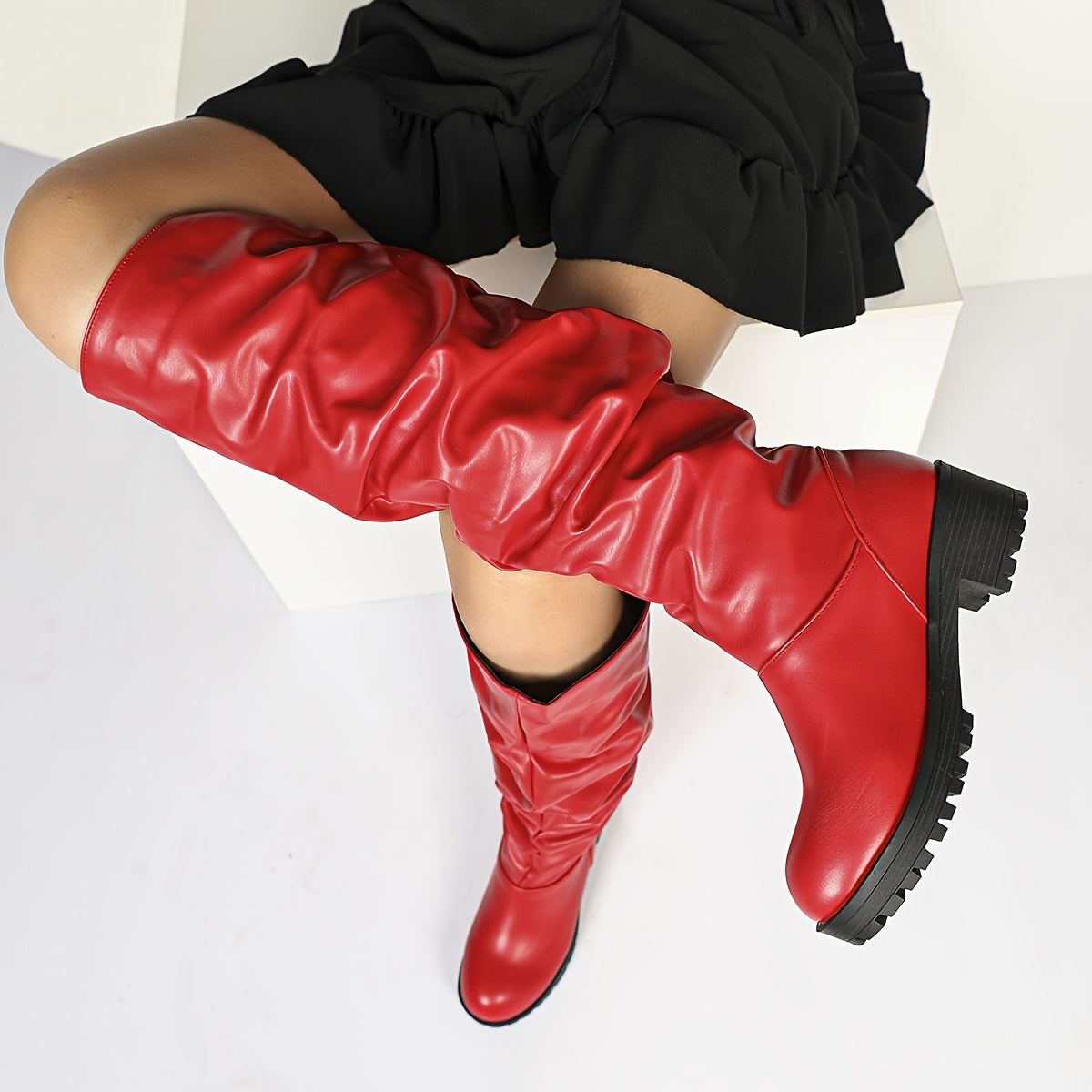 Женские красные замшевые сапоги в стиле western с плотной средней каблуком