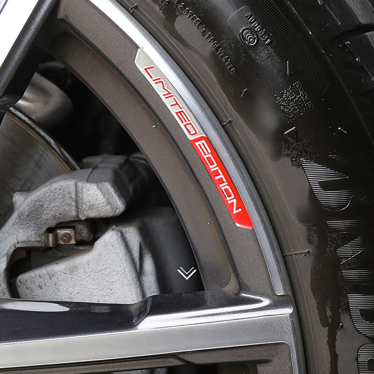 4 Pack Aluminum Car Wheel Hub Stickers Black Red Waterproof Scratch-Free Stickers