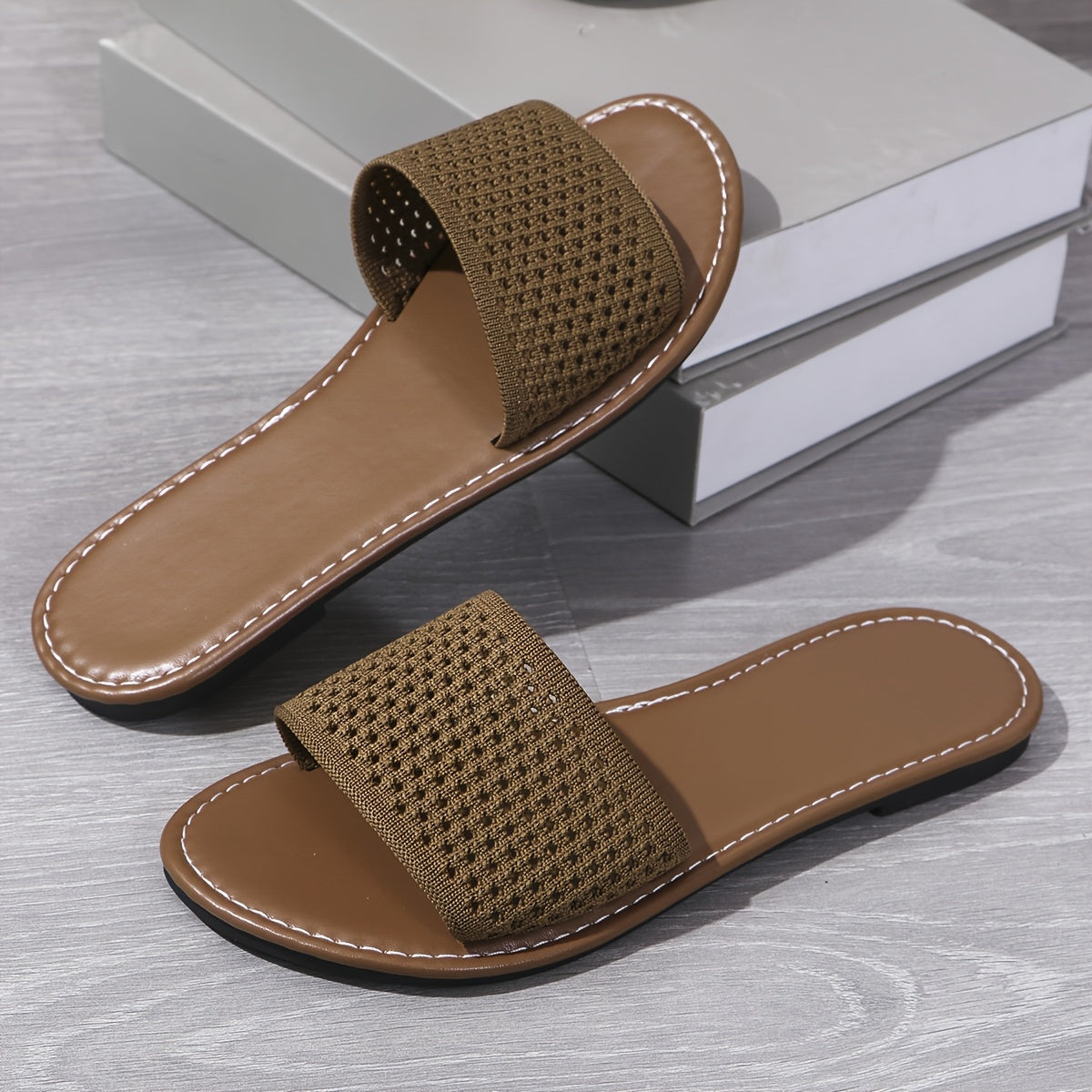 Ayollar uchun tekis slayd sandalilar, tarmoq ustki qismi, sirpanchiq bo'lmagan rezina taglik, yozgi plyaj