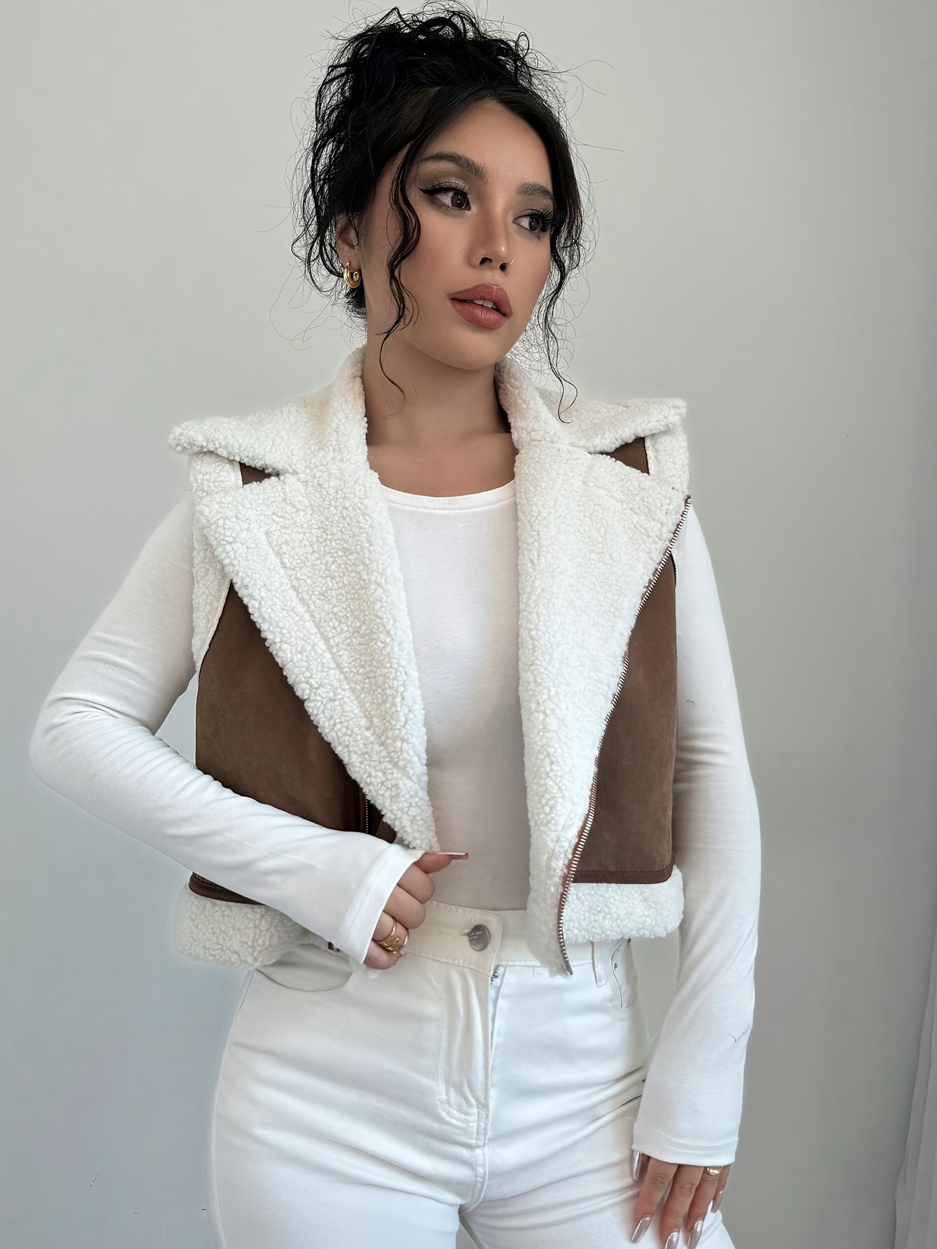 Women's Faux Lamb Sleeveless Vest Jacket with Zipper and Lapel Collar for Fall Winter