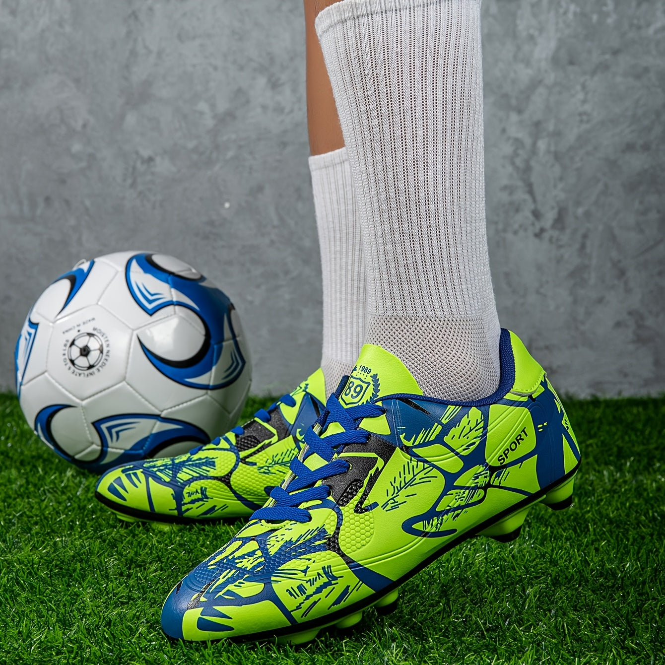 Large Size Cross-Border Football Shoes for Men and Women Outdoor Grass Training Low-Top