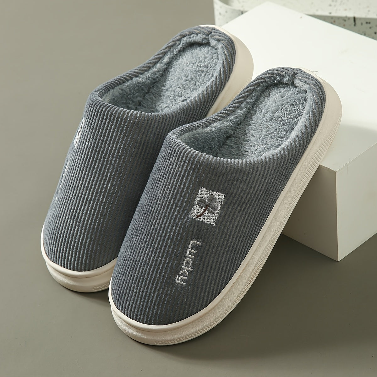 Ayollar uchun plüsh mo'rtli ichki chanoq, issiq qish yotoq xonasi poyabzali