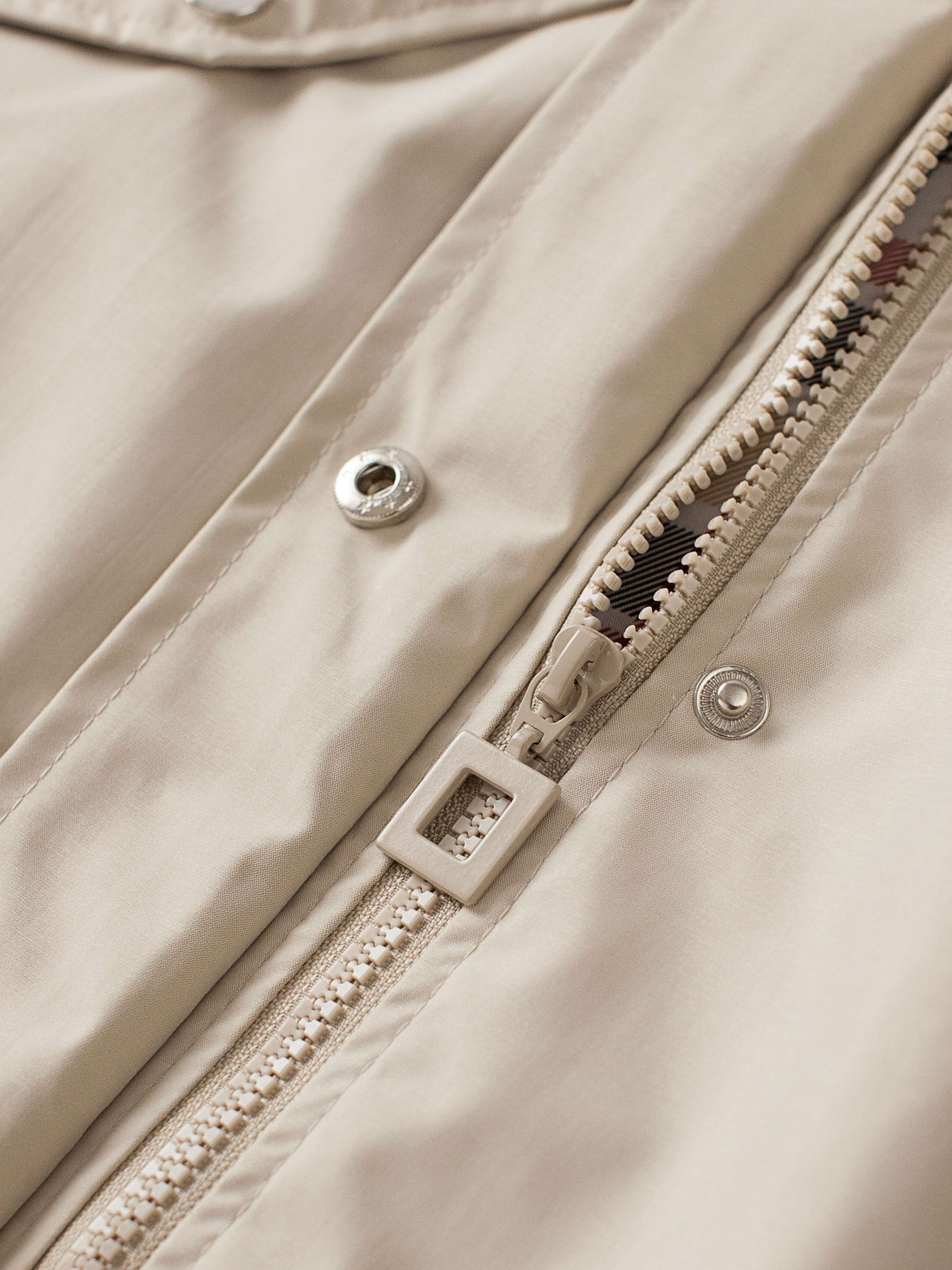 Women's Green Waterproof Raincoat with Hood and Pockets, Breathable Lightweight Windbreaker