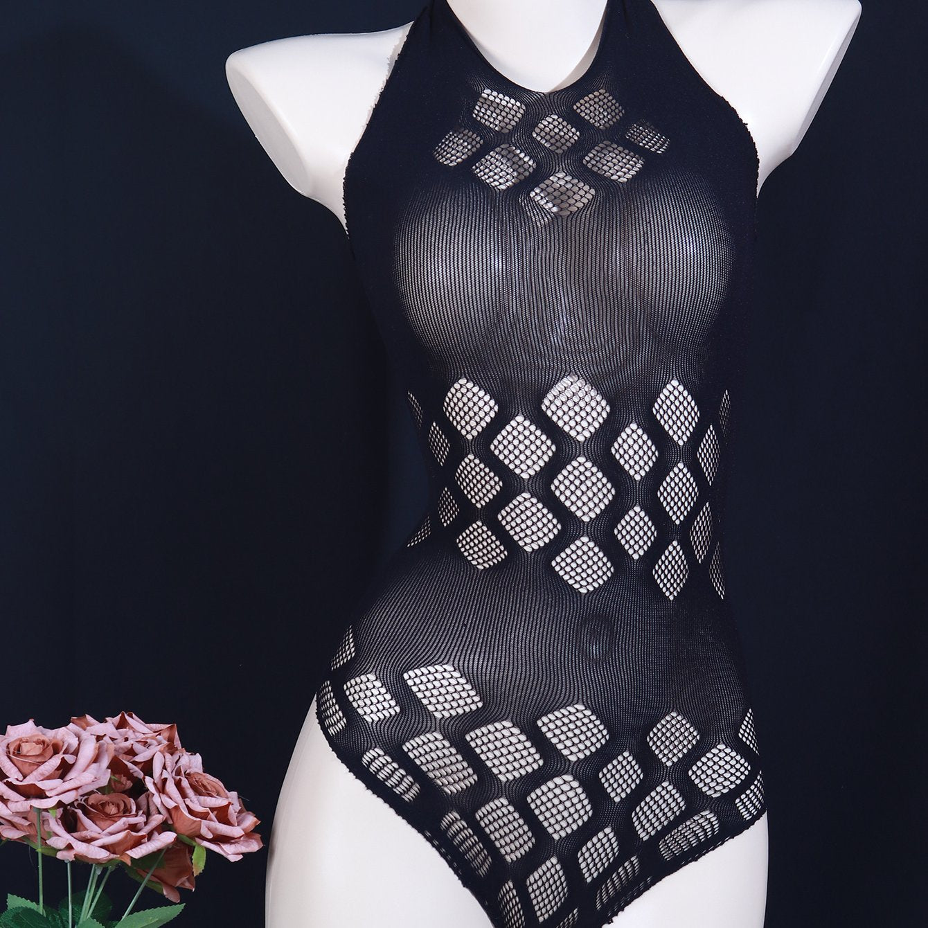 Ayollar uchun jozibali geometrik naqshli trikotaj bodysuit, yuqori qo'llab-quvvatlash, bo'sh detallar, yengsiz olmos halter, kattalar o'lchami, to'ldirishsiz, poliamid mato, yaqin kiyim.