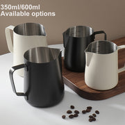 Juego de jarras de acero inoxidable para espumar leche de 12oz y 20oz con medición y pluma decorativa