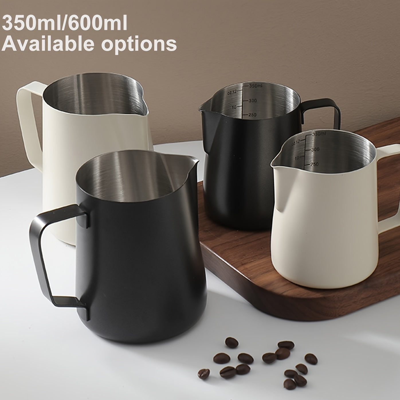 Juego de jarras de acero inoxidable para espumar leche de 12oz y 20oz con medición y pluma decorativa