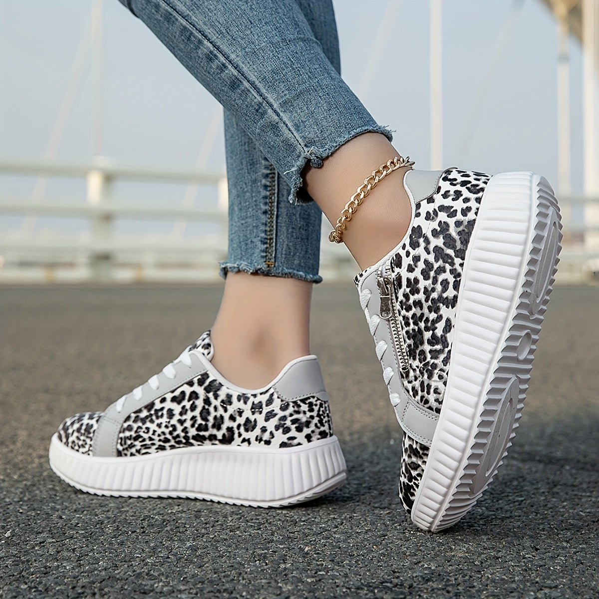 Women's Leopard Print Casual Sneakers Breathable EVA Sole Low-Top Walking Shoes