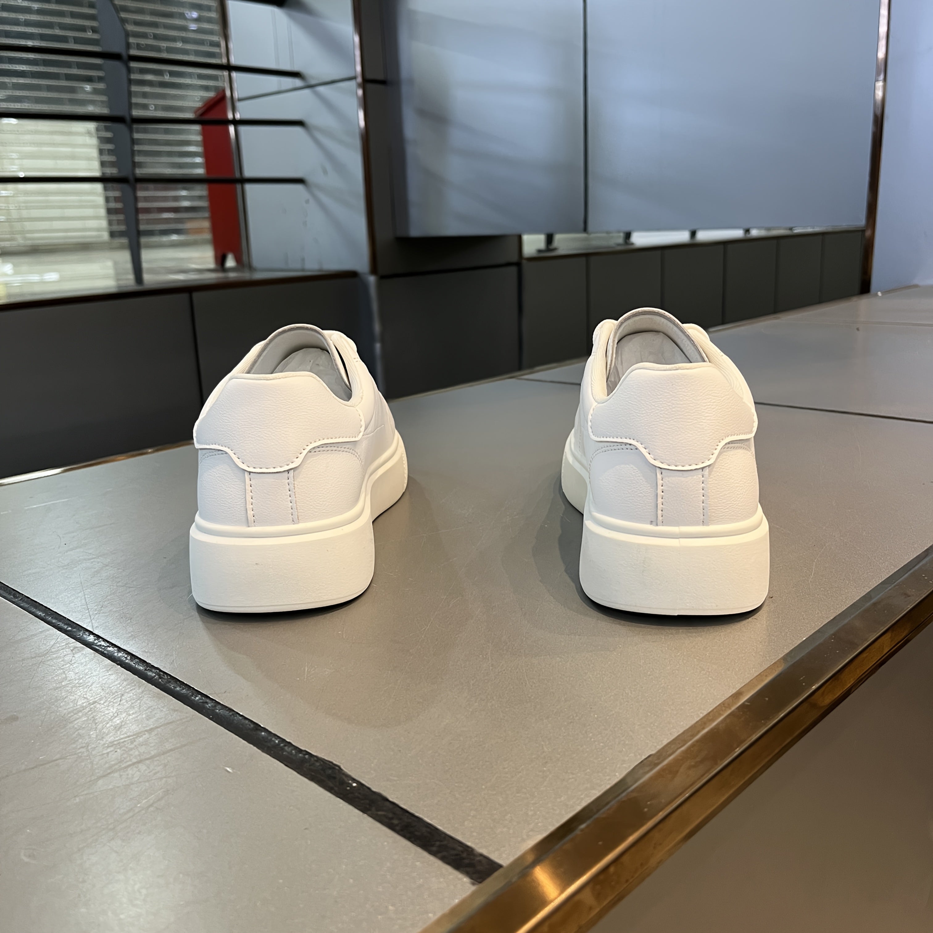 Мужские кроссовки-скейт с однотонной шнуровкой и нескользящей подошвой из ПВХ для прогулок в любое время года