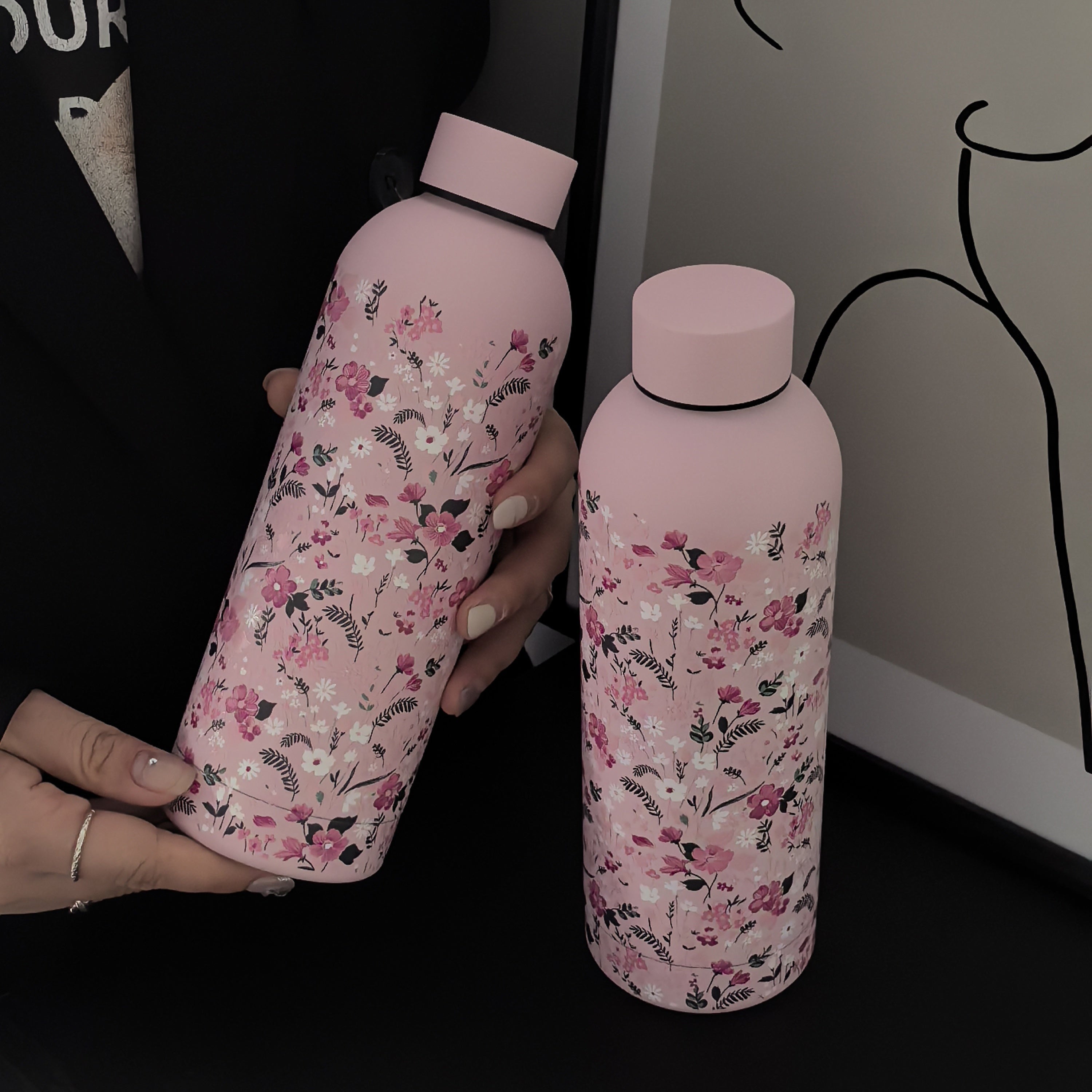 Botella de agua aislada de 16.9oz, rosa con flores, para viajes, deportes, regalo