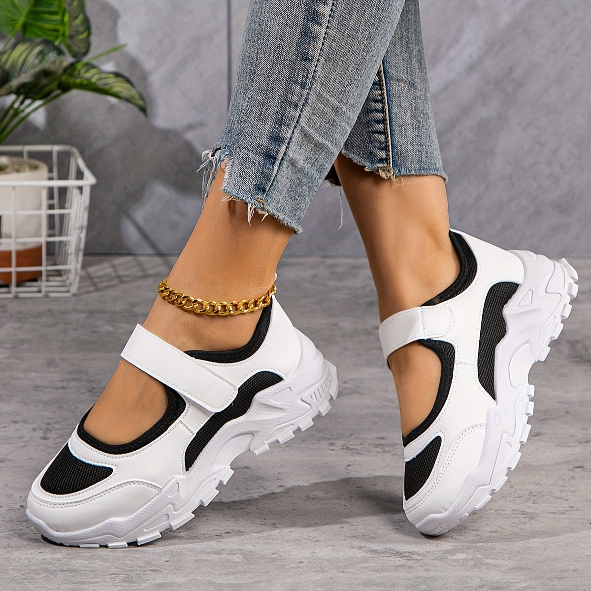 Women's Breathable Mesh Casual Sneakers Non-Slip Thick Sole Black White