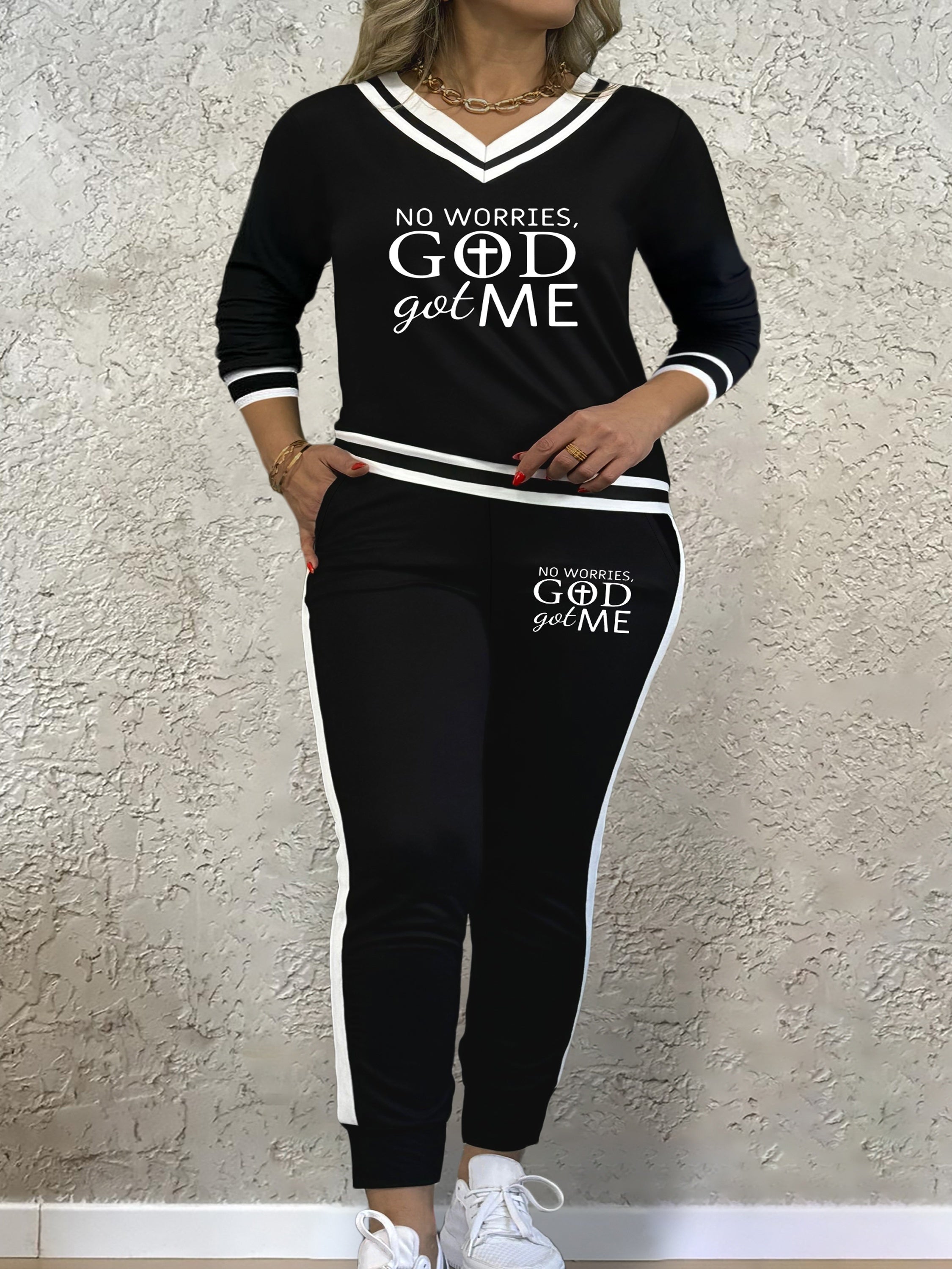 Ayollar uchun plussiz 2-qismli to'plam, uzun yengli, V-shaklidagi tasodifiy ko'ylak, elastik bel va cho'ntaklar bilan, polyester to'qimachilik matosidan tayyorlangan, harf bosma dizayni bilan mos keladigan sport shimlari bilan birga.