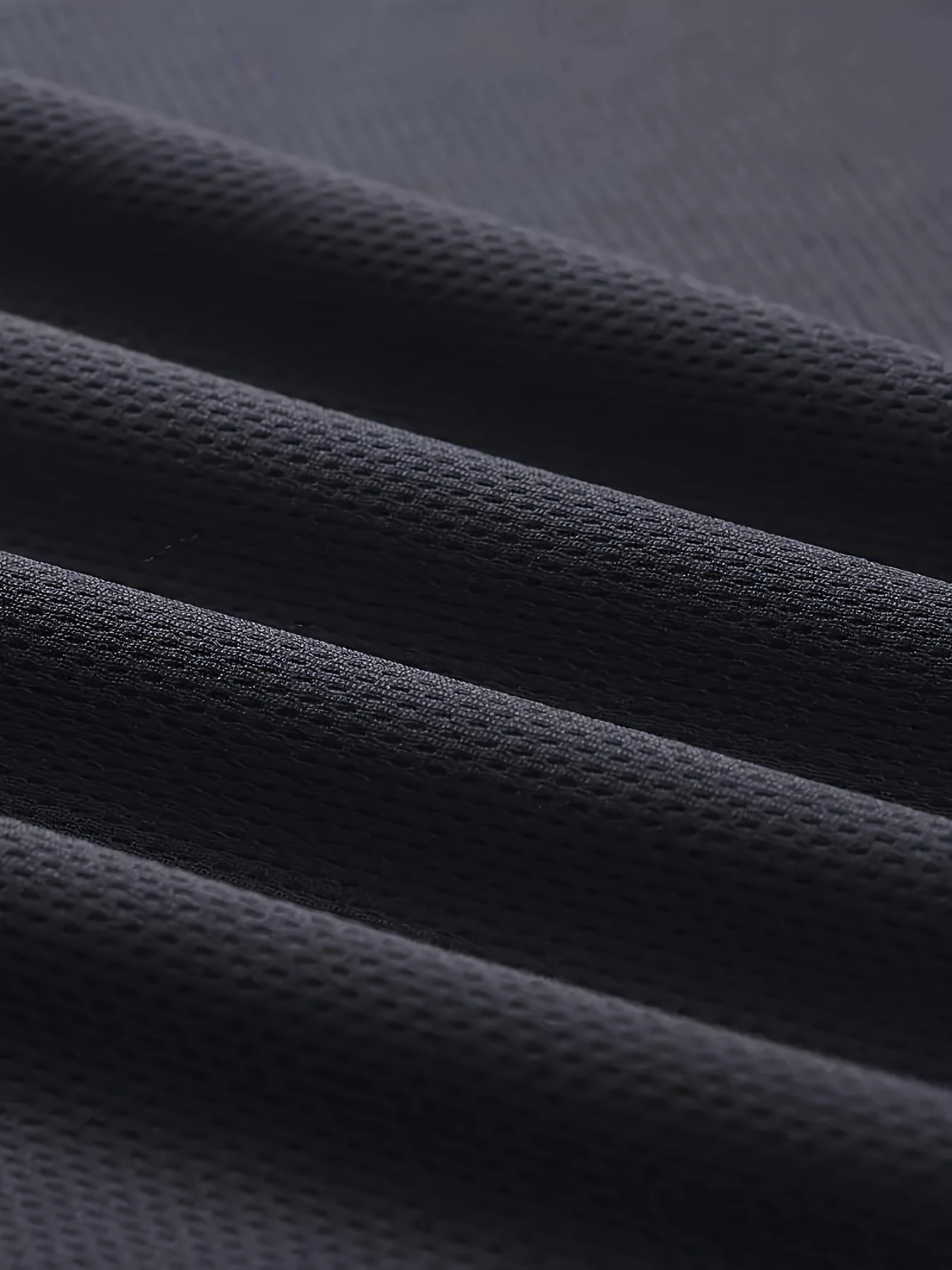 Men's Black Sleeveless Athletic Tank Top with Breathable Quick-Dry Polyester for Gym and Outdoor Activities