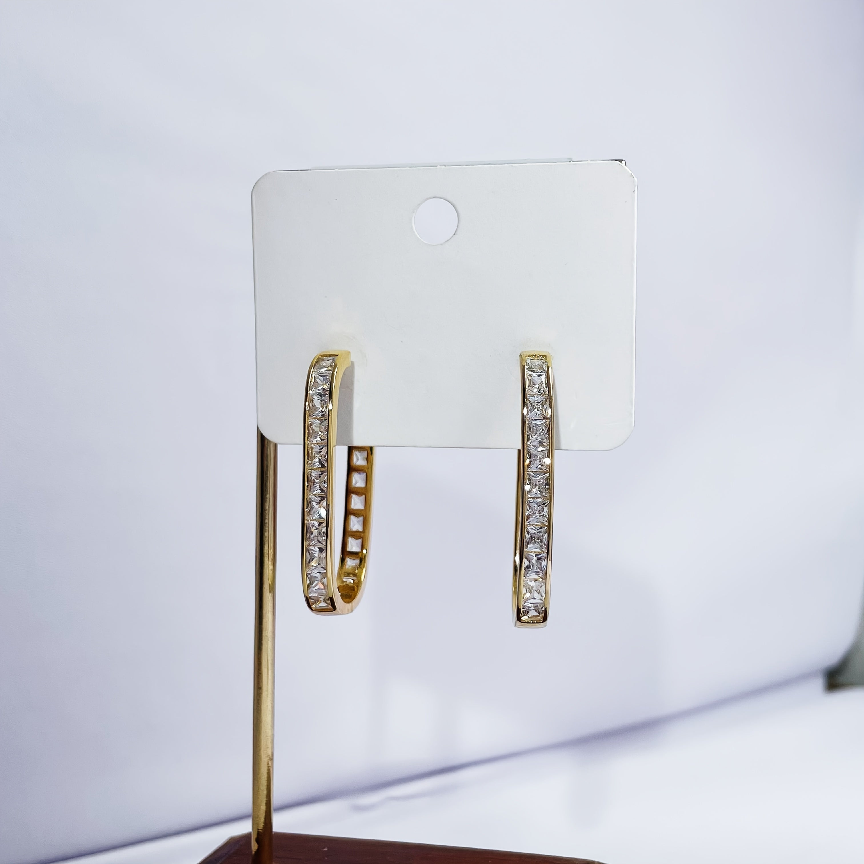 "14K oltin qoplamali misdan, tabiiy zirkonlardan, 925 sterling kumushdan tayyorlangan vintage boho uslubidagi halqa marjonlarining ikki juftini oling. Ushbu rangsizlanmaydigan hashamatli marjonlar partiyalar va ta'tillar uchun mukammaldir va ideal"