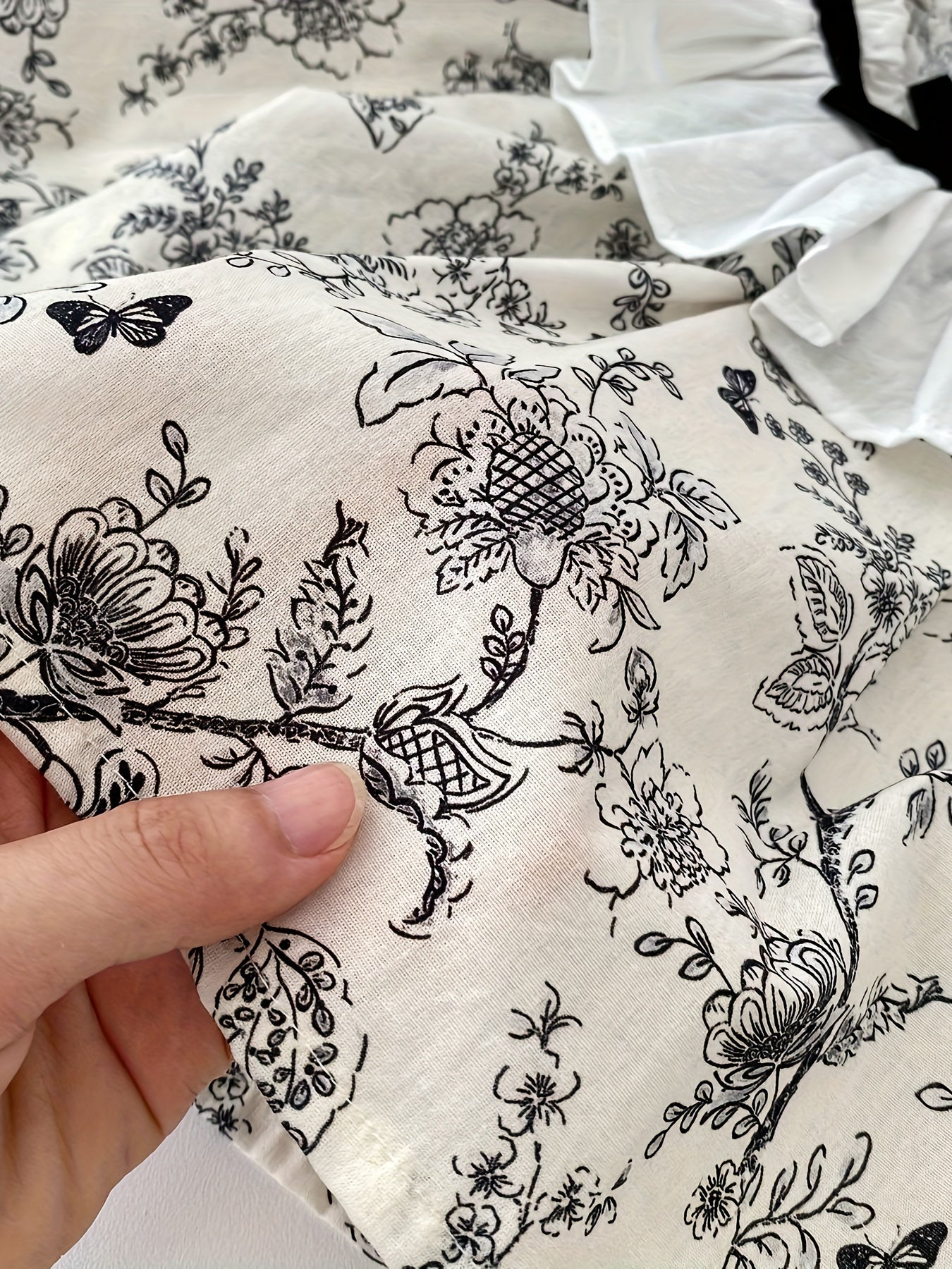 Комплект одежды для девочки: хлопковая блузка с цветочным принтом и шорты для весны и осени