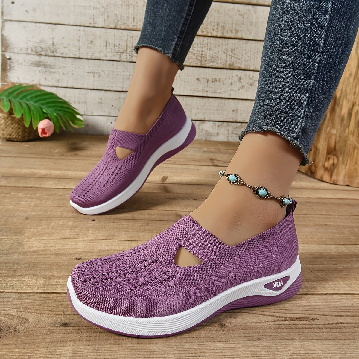 Women's Casual Slip-On Sneakers Lightweight Breathable Fabric Upper Rubber Sole for Spring Summer