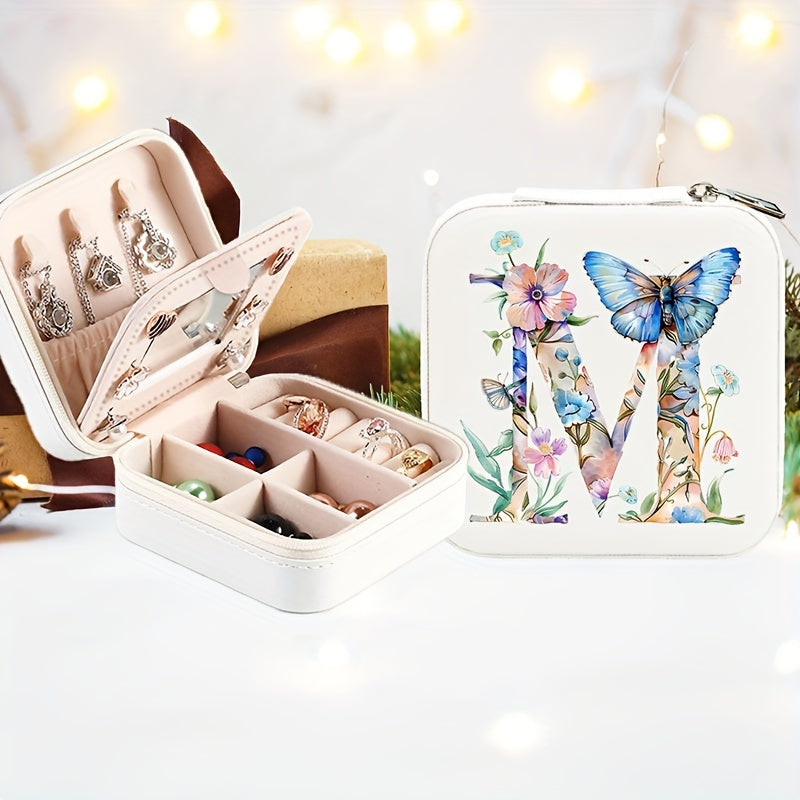 Yolgʻon charm bilan shaxsiylashtirilgan alfavitli flip-top bilan qoplangan, soʻzma-soʻz qoplangan va taqinchoqlarni saqlash uchun quti