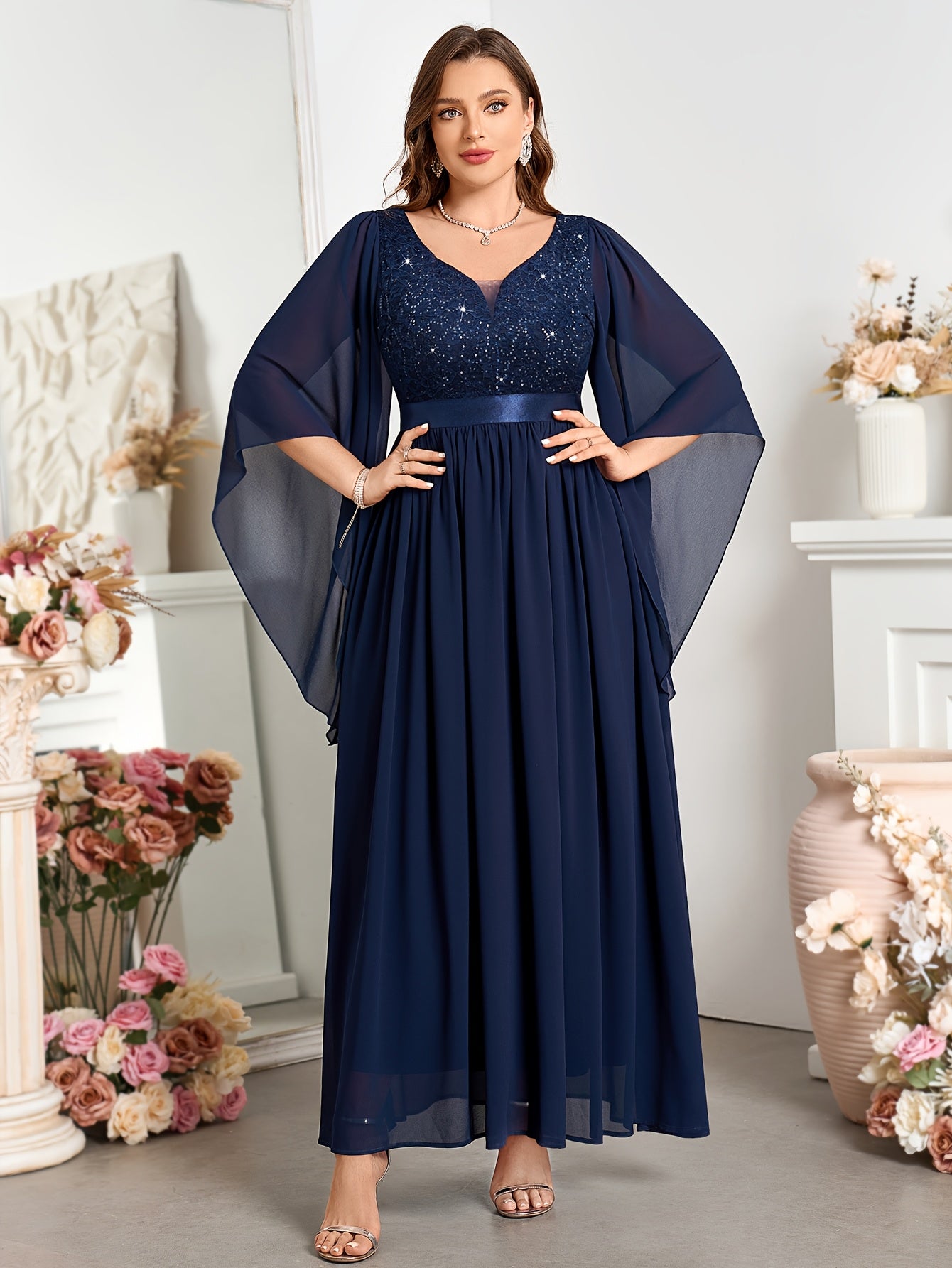 Vestido maxi de mujer talla grande en verde de gasa con escote en V profundo y mangas acampanadas