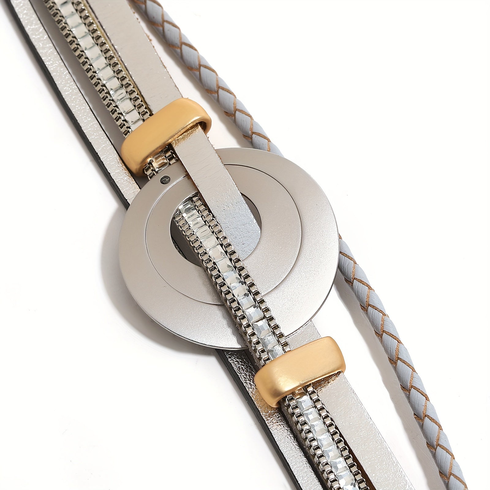 Браслет из искусственной кожи с квадратными кристаллическими бусинами и металлическим круглым кулоном - стильное украшение для рук и подарок для дам, с четырьмя слоями плетеного дизайна.