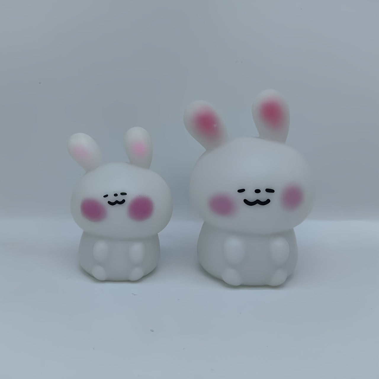 Luz nocturna de conejito de plástico estilo asiático para niños y habitaciones, independiente, con batería