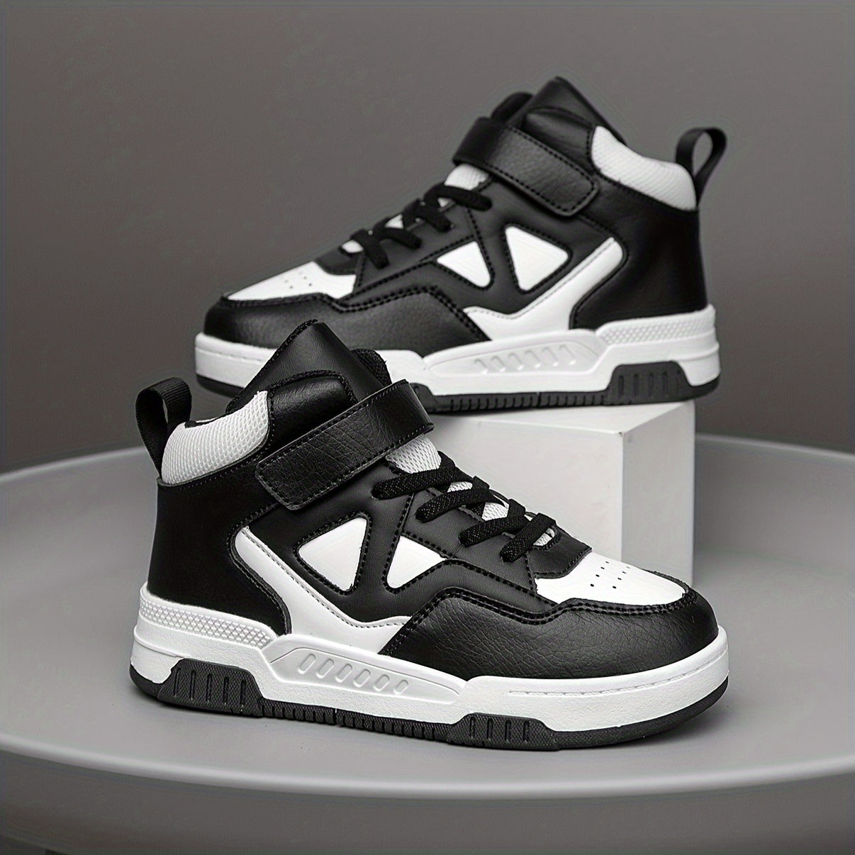 Vintage geometrik yuqori to'plamli krossovkalar, yopishqoq yopish bilan - nafas oladigan, sirpanmaydigan, o'g'il va qizlar uchun yugurish va tasodifiy kiyim uchun ideal.