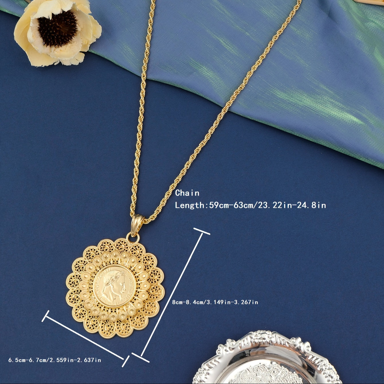 Adjustable Gold Zinc Alloy Necklace with Round Flower Pendant for Women