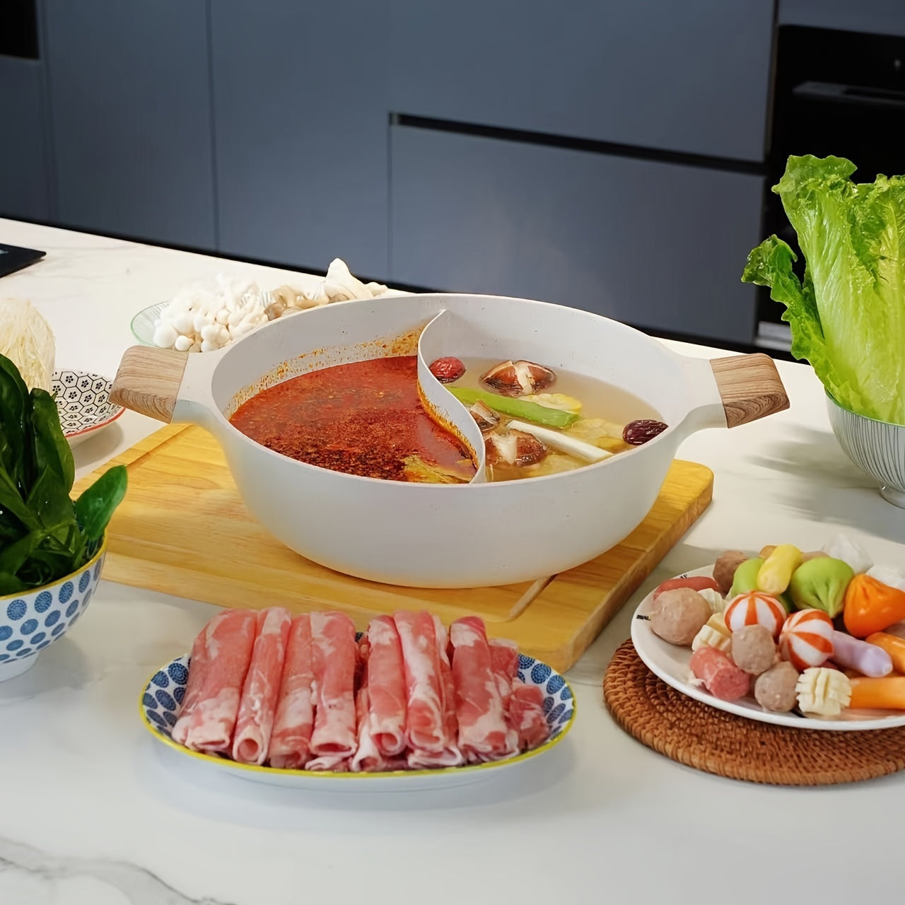 DUMAK 30.48sm Ikki Tomonlama Qoplamali Shabu Qozon, Bo'linma Bilan - Induksion, Gaz Pechka va Qizdirgich uchun Mos, Idish Yuvish Mashinasida Ishlatish uchun Xavfsiz