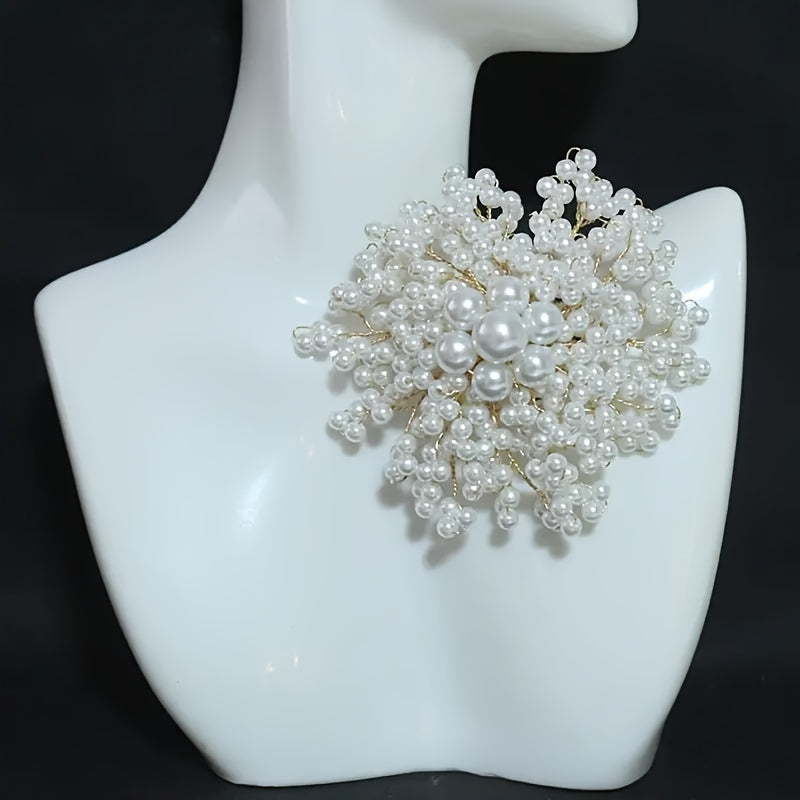Women's Pearl and Rhinestone Brooch Pin Elegant Fashion Accessory