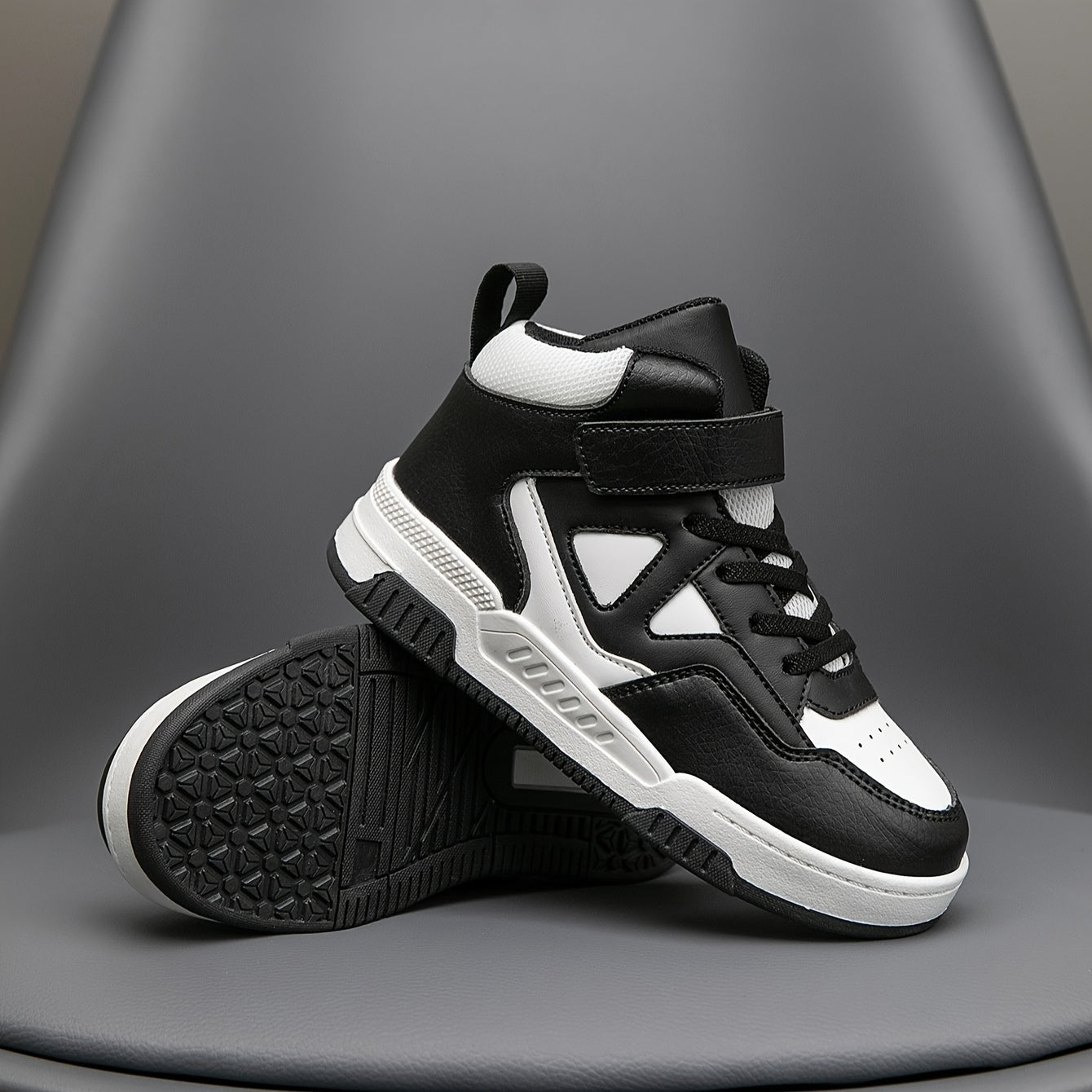 Vintage geometrik yuqori to'plamli krossovkalar, yopishqoq yopish bilan - nafas oladigan, sirpanmaydigan, o'g'il va qizlar uchun yugurish va tasodifiy kiyim uchun ideal.