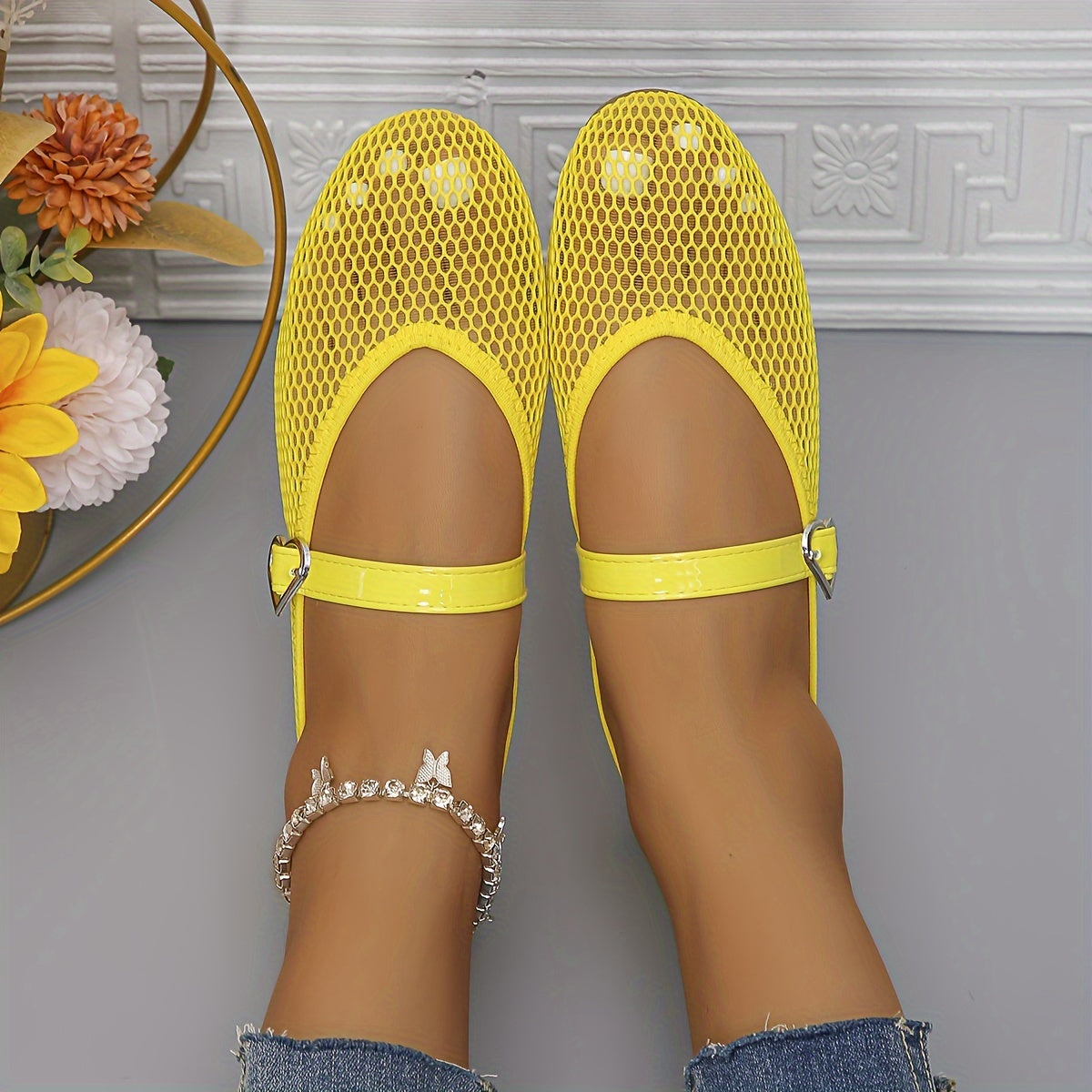 Women's Mesh Flats Lightweight Slip-On Casual Shoes in Solid Colors