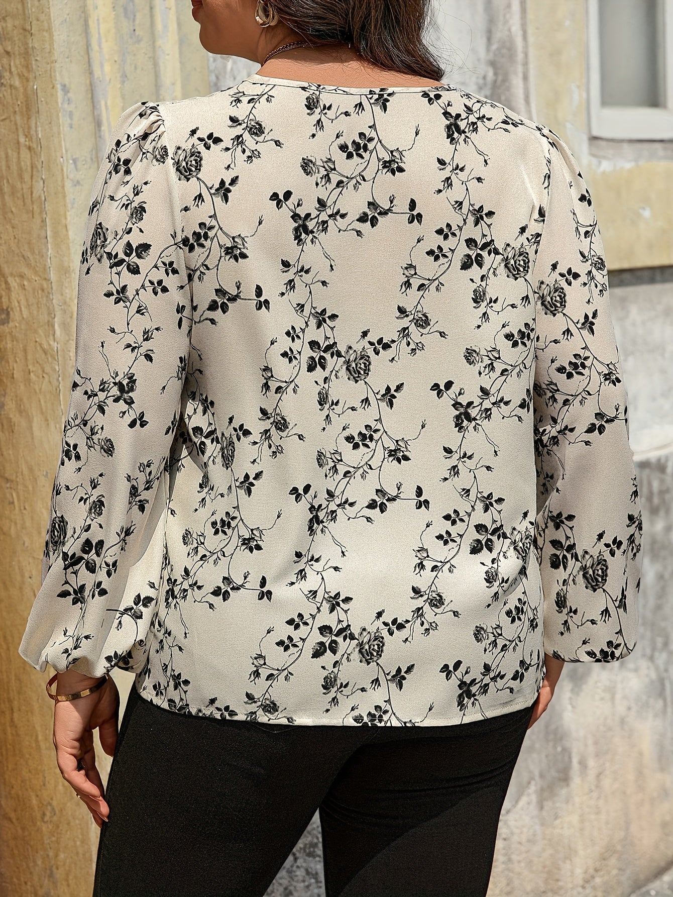 Women's Plus Size V-Neck Floral Print Long Sleeve Shirt