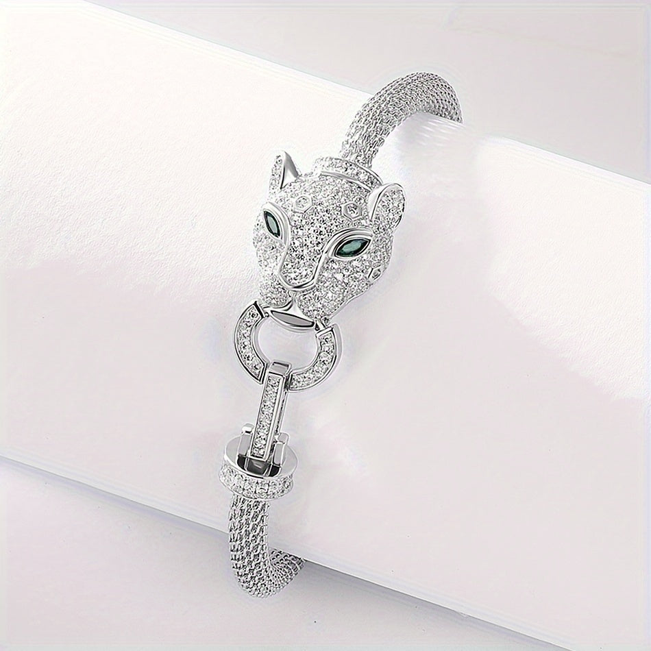 Pulsera de plata de ley con dije de cabeza de leopardo y detalles de zirconia para mujer