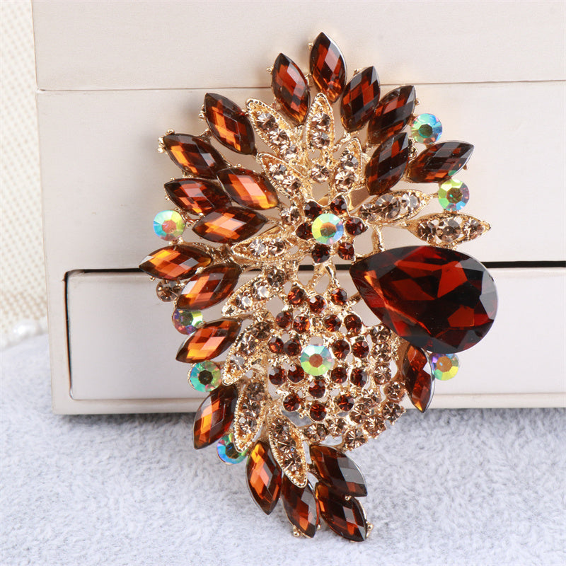 Luxurious Enamel Brooch with Rhinestones Elegant Badge Pin for Gifts