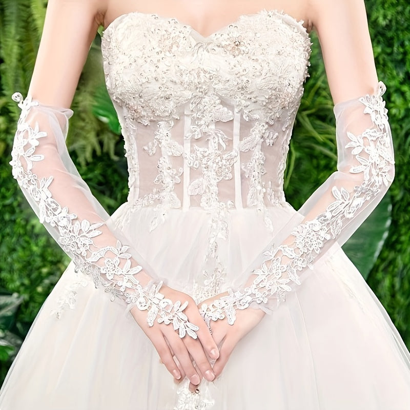 Elegant Bridal Gloves with Lace Detail, Lightweight and Airy for Weddings