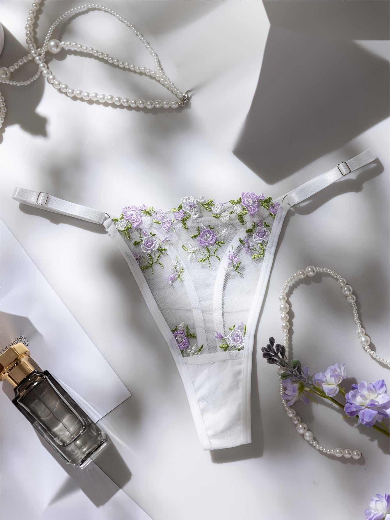 Ayollar uchun dantel tikilgan to'rli ikki qismli kostyum