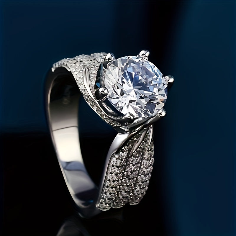 Кольцо-обещание из стерлингового серебра 925 пробы с камнем моиссанит 3/5 карата, с широкой полосой, усыпанной микросверкающими циркониями для вечернего декора. Поставляется с сертификатом и коробкой.