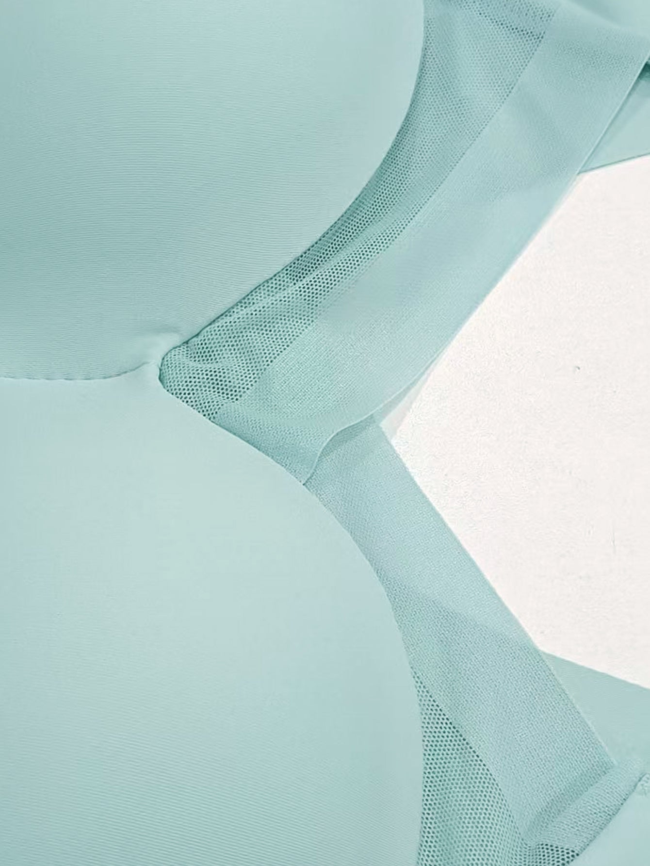 Women's Seamless Wireless Sports Bras with Cross Straps and Wide Comfort Straps