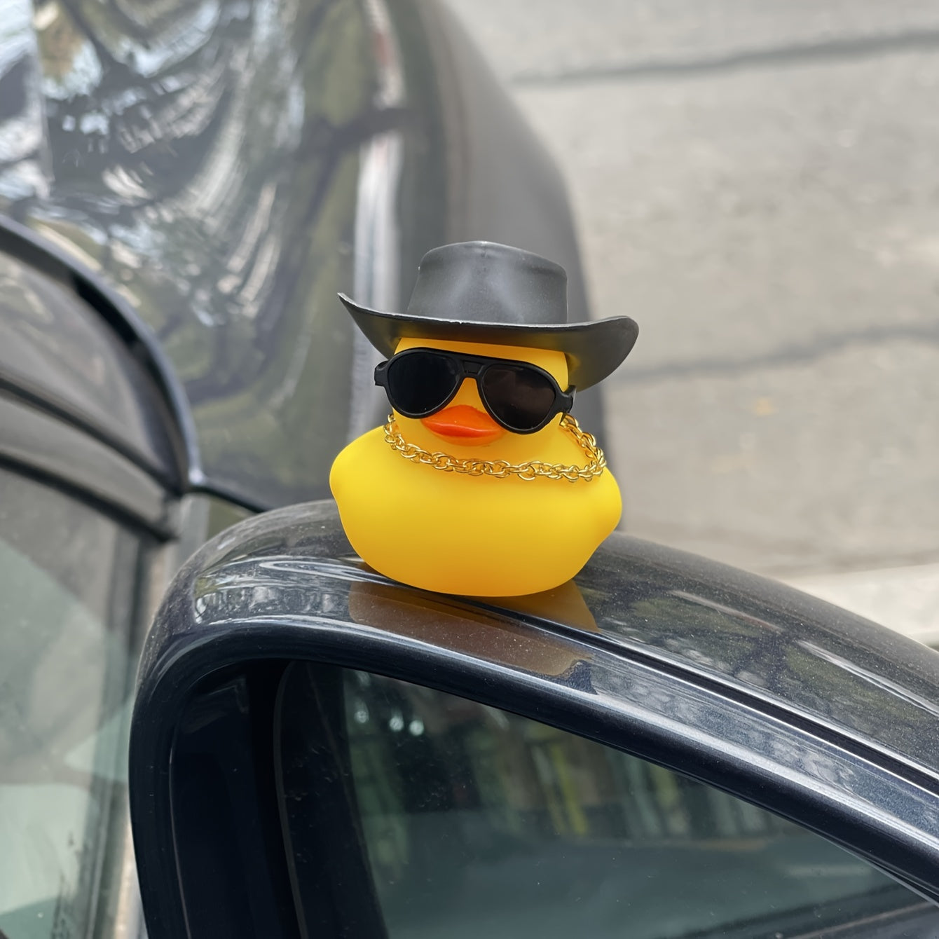 Uniseks PVC paneli o‘rdak dekoratsiyasi, quyosh ko‘zoynaklari va zanjir bilan