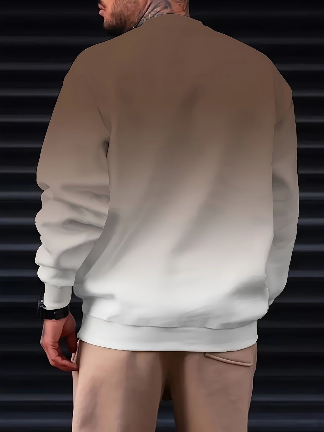 Erkaklar uchun gradientli krujka yoqasi sviter, multfilm print dizayni bilan, polyester va spandeks matosidan tayyorlangan, odatdagi moslik uchun ozgina cho'zilish bilan. Uzun sport faoliyatlari uchun ideal.