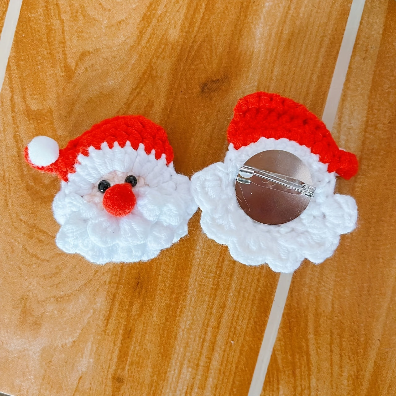 Qo'llar bilan to'qilgan Santa Claus brosh pin bayramyilgi Rojdestvo aksessuari ayollar uchun